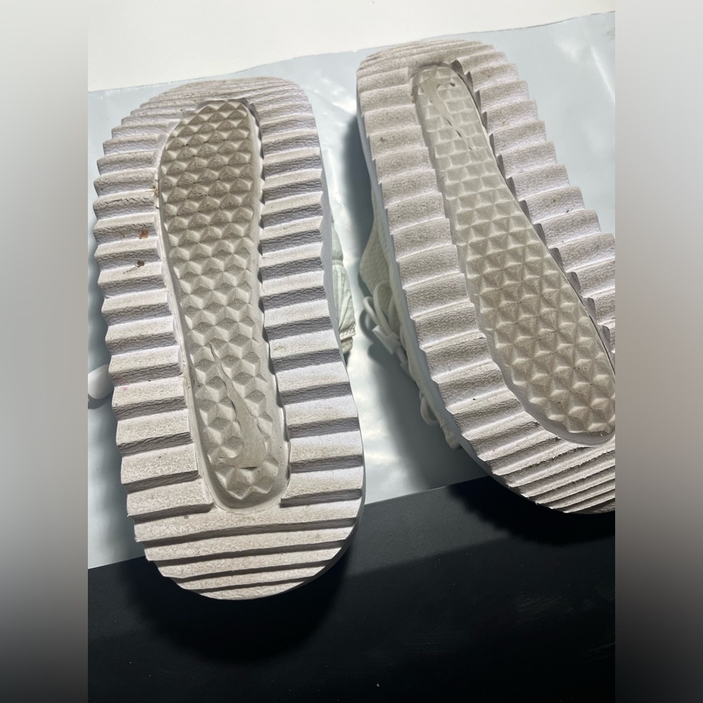 Nike Quilted Slide Sandals in Off-White - Picture 3 of 6